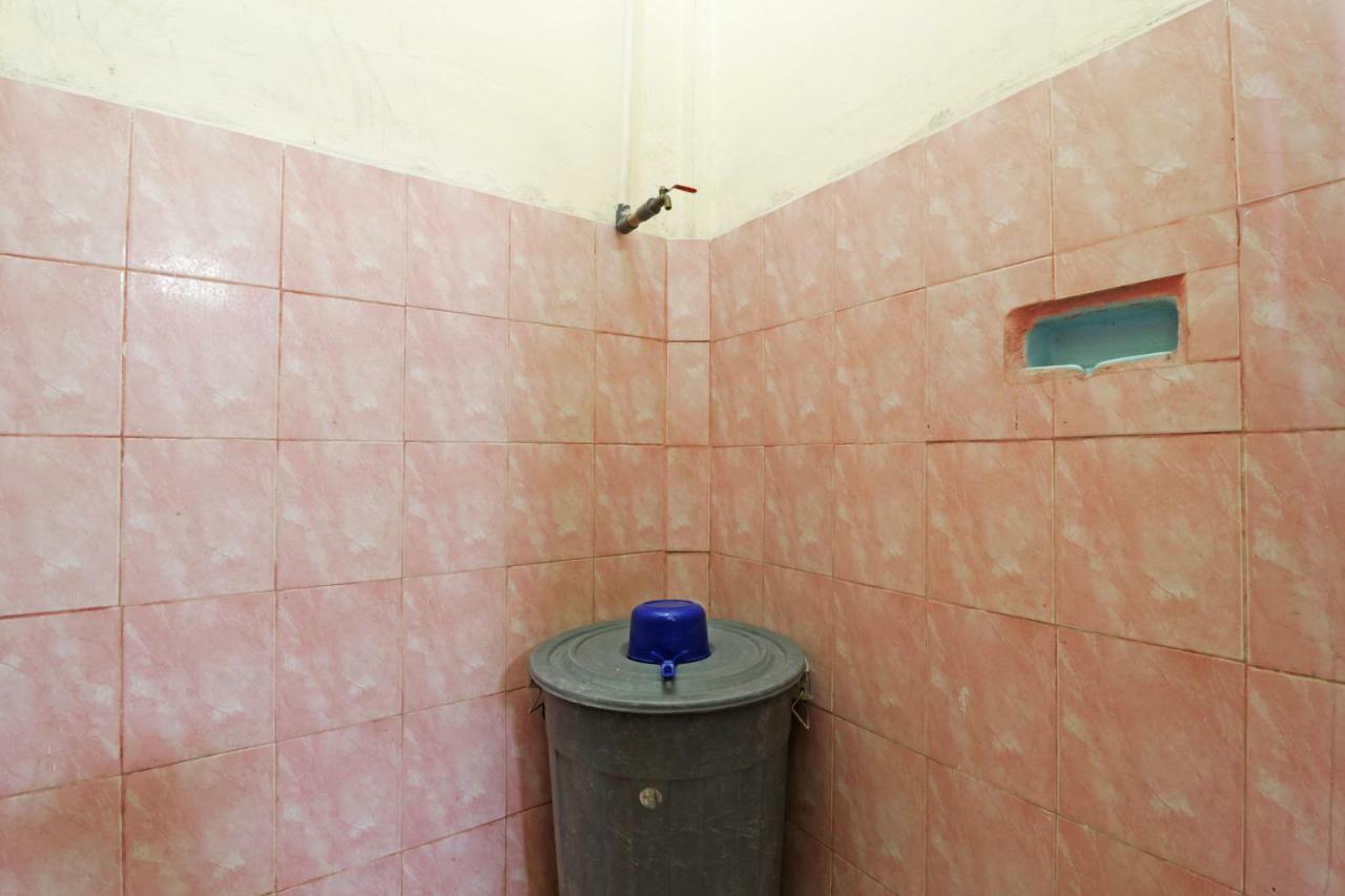 Hôtel Wisma Yuli Syariah à Medan Extérieur photo