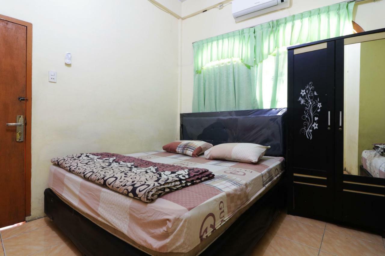 Hôtel Wisma Yuli Syariah à Medan Extérieur photo